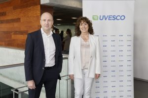 Angel Jareño (CEO Uvesco) y María José Aduriz (presidenta Uvesco)